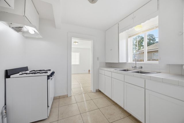 220 S O Street, Tulare, CA 93274