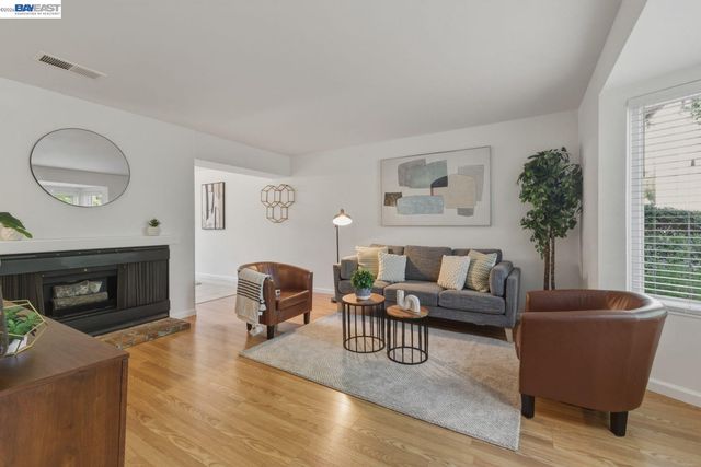 1245 Pine Creek Way I, Concord, CA 94520