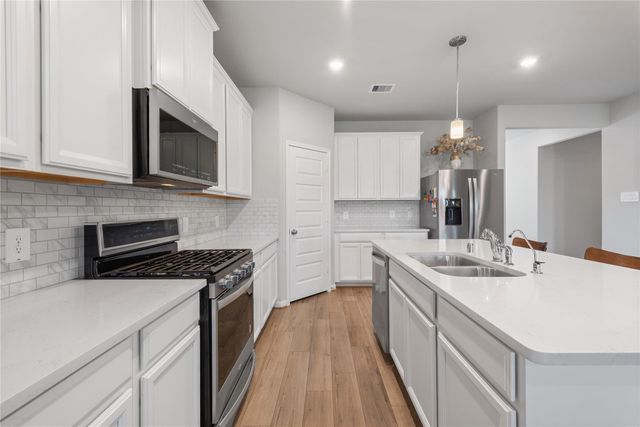 1203 Cascade Hills Drive, Rosharon, TX 77583