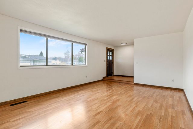 4332 Meadows Drive, Klamath Falls, OR 97603