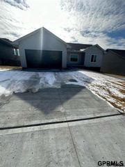2021 Gindy Circle, Bellevue, NE 68147