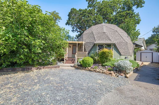 848 NE 8th Street, Grants Pass, OR 97526