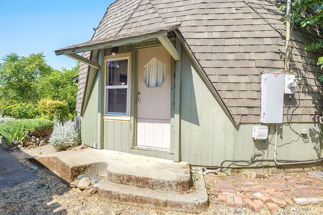 848 NE 8th Street, Grants Pass, OR 97526