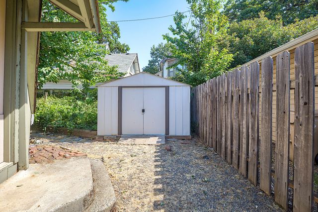 848 NE 8th Street, Grants Pass, OR 97526