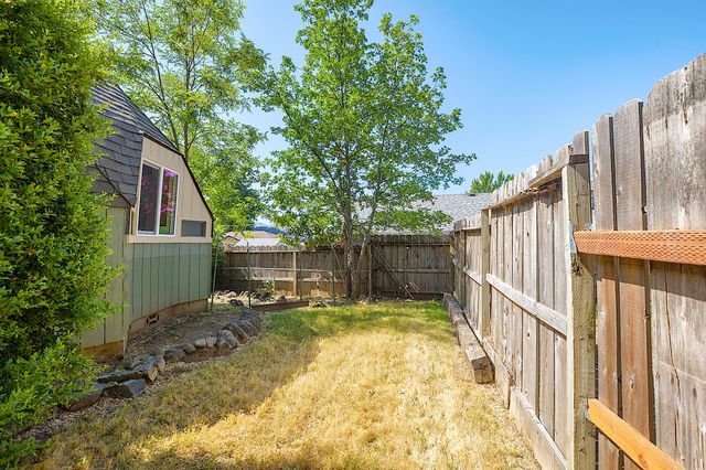 848 NE 8th Street, Grants Pass, OR 97526
