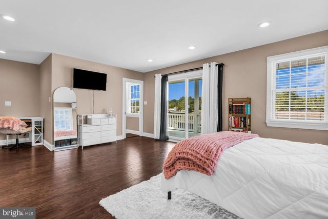 230 S GREEN ST, Tuckerton, NJ 08087