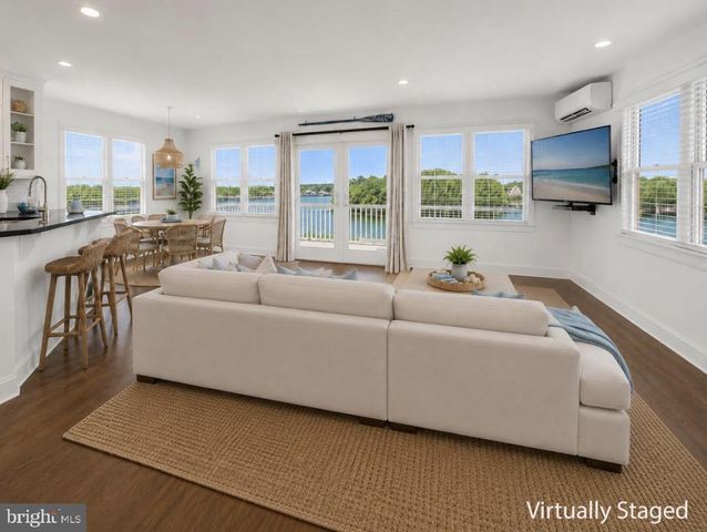 230 S GREEN ST, Tuckerton, NJ 08087