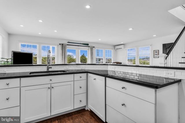230 S GREEN ST, Tuckerton, NJ 08087
