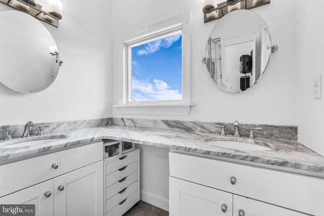 230 S GREEN ST, Tuckerton, NJ 08087