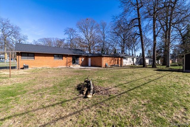 1407 Bielby Street, Waterford, MI 48328