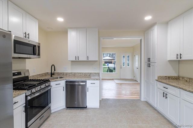 1407 Bielby Street, Waterford, MI 48328