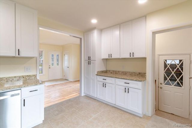 1407 Bielby Street, Waterford, MI 48328