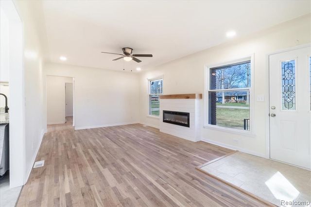 1407 Bielby Street, Waterford, MI 48328