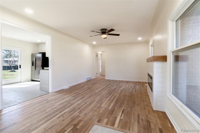 1407 Bielby Street, Waterford, MI 48328