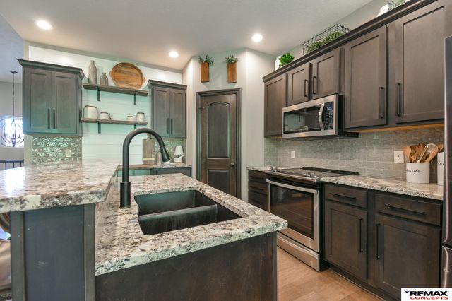 7535 S 77th Street, Lincoln, NE 68516