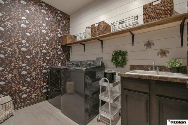 7535 S 77th Street, Lincoln, NE 68516