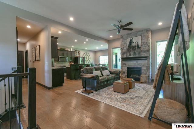 7535 S 77th Street, Lincoln, NE 68516