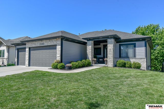 7535 S 77th Street, Lincoln, NE 68516