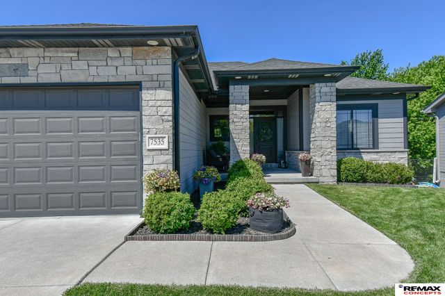 7535 S 77th Street, Lincoln, NE 68516