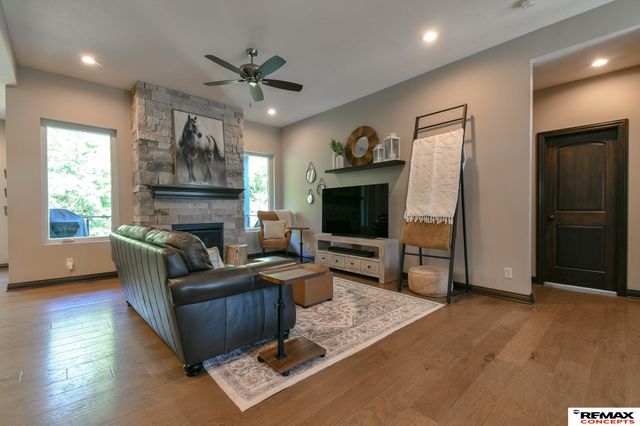 7535 S 77th Street, Lincoln, NE 68516