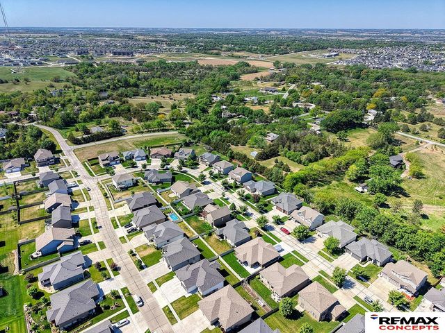 7535 S 77th Street, Lincoln, NE 68516