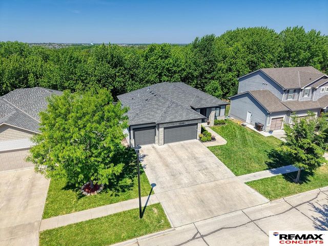 7535 S 77th Street, Lincoln, NE 68516