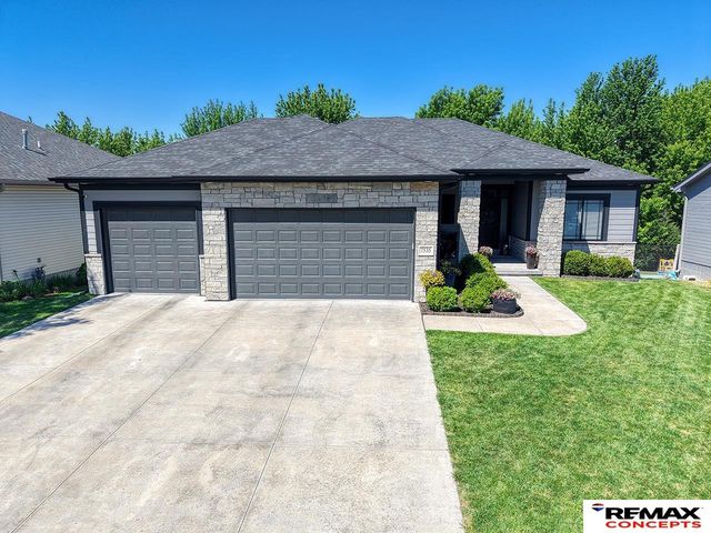 7535 S 77th Street, Lincoln, NE 68516