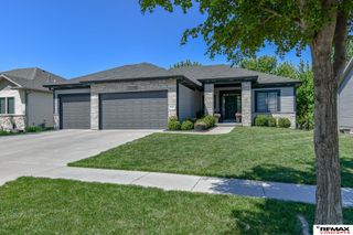 7535 S 77th Street, Lincoln, NE 68516