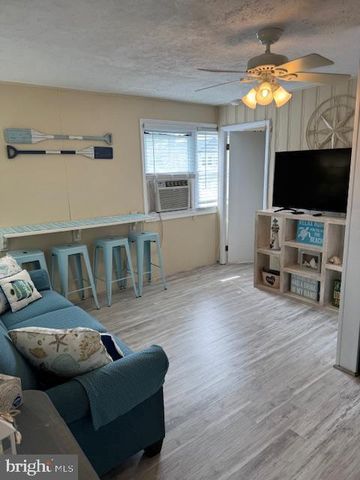 7806 Seaview Ave Apt 4, Wildwood, NJ 08260