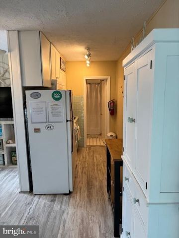 7806 Seaview Ave Apt 4, Wildwood, NJ 08260