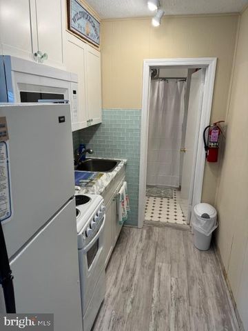 7806 Seaview Ave Apt 4, Wildwood, NJ 08260