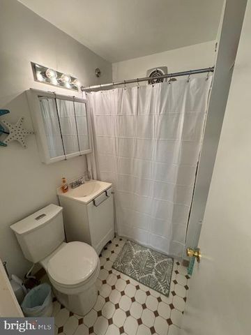 7806 Seaview Ave Apt 4, Wildwood, NJ 08260
