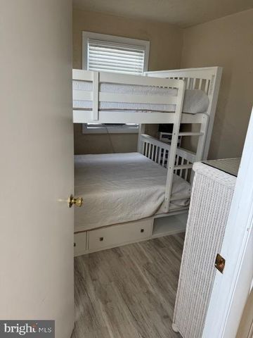 7806 Seaview Ave Apt 4, Wildwood, NJ 08260
