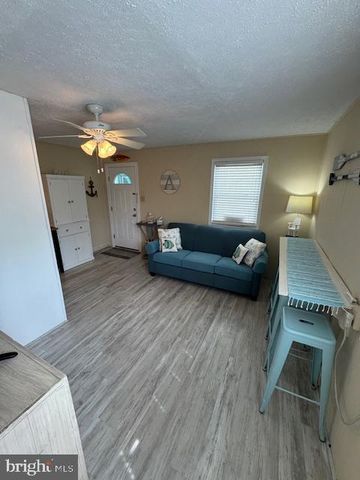 7806 Seaview Ave Apt 4, Wildwood, NJ 08260