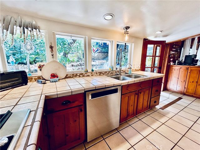 23230 Raymond, Chatsworth, CA 91311