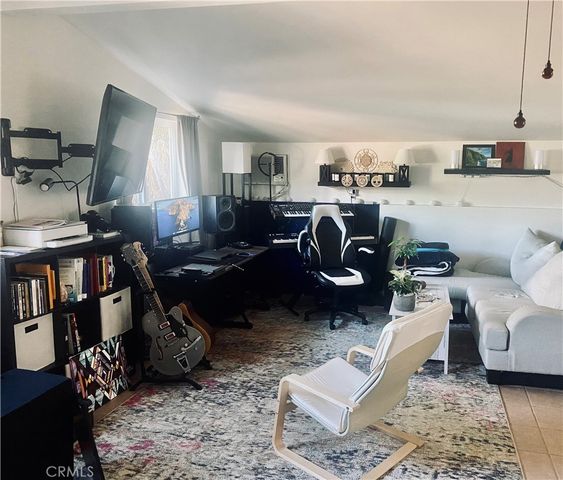 23230 Raymond, Chatsworth, CA 91311