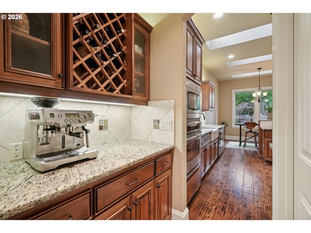 15915 WALUGA Dr, Lake Oswego, OR 97035