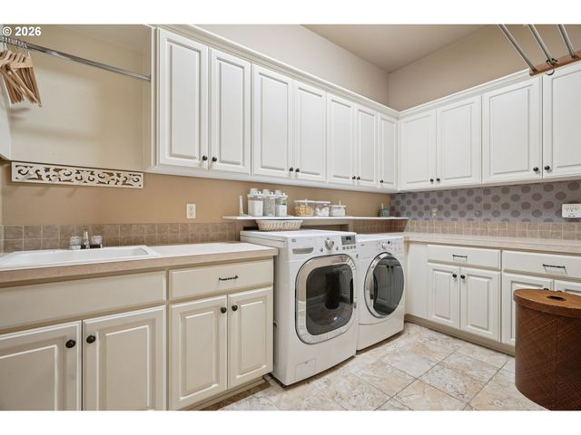 15915 WALUGA Dr, Lake Oswego, OR 97035