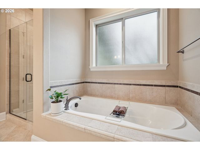 15915 WALUGA Dr, Lake Oswego, OR 97035