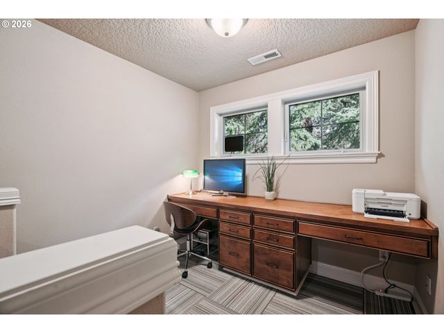 15915 WALUGA Dr, Lake Oswego, OR 97035