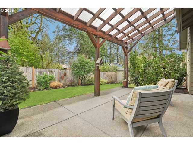 15915 WALUGA Dr, Lake Oswego, OR 97035