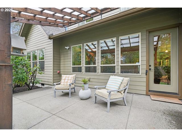 15915 WALUGA Dr, Lake Oswego, OR 97035