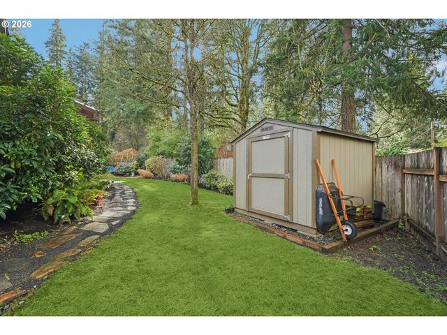 15915 WALUGA Dr, Lake Oswego, OR 97035