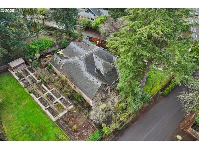 15915 WALUGA Dr, Lake Oswego, OR 97035