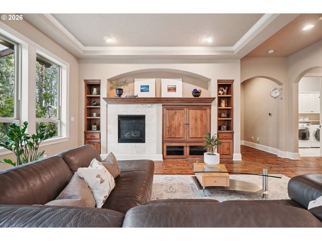 15915 WALUGA Dr, Lake Oswego, OR 97035