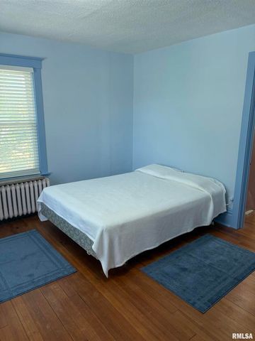 401 10TH Street, De Witt, IA 52742