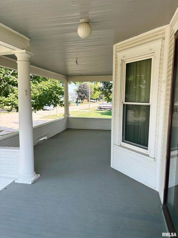 401 10TH Street, De Witt, IA 52742