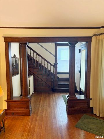 401 10TH Street, De Witt, IA 52742