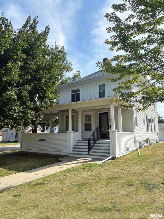 401 10TH Street, De Witt, IA 52742