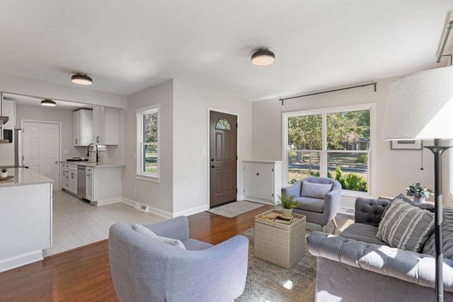 2910 Pennsylvania Avenue S, Saint Louis Park, MN 55426